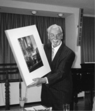 Foto: Gustav Biener bei der Feier zur Verabschiedung nach 54 Jahren Orgeldienst (2000)